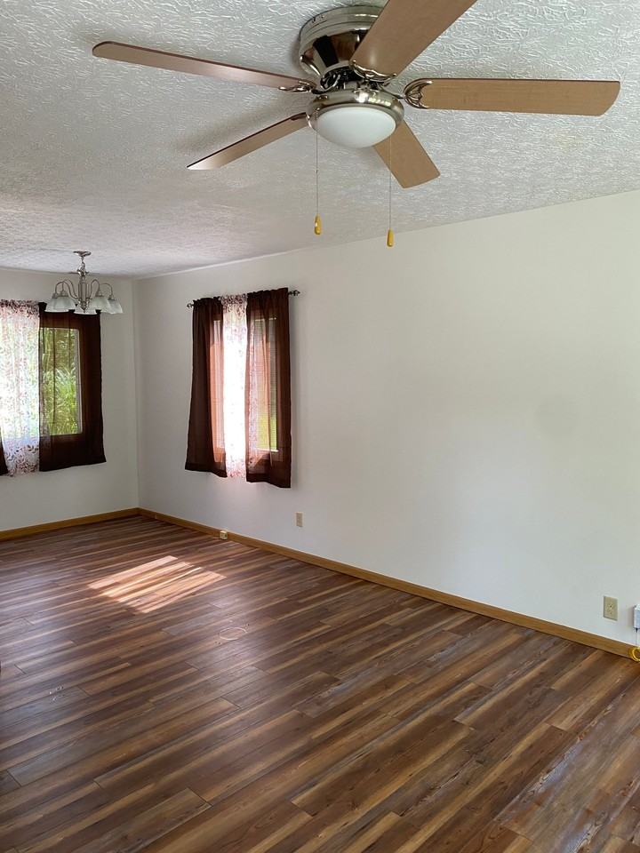 350 Leonard Dr - Photo 3 of 13