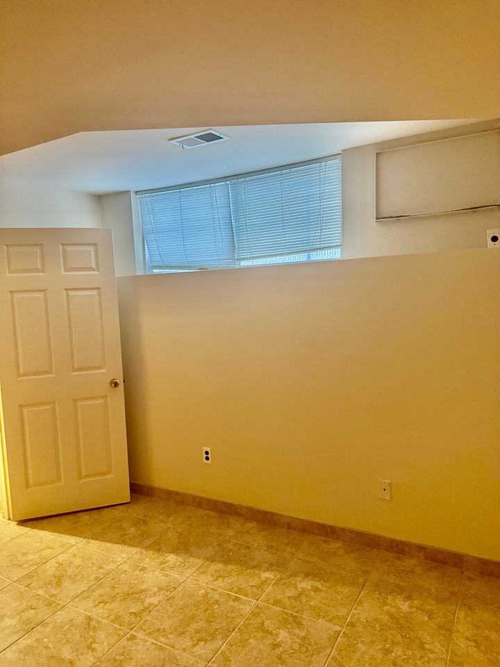 294 Alverson Ave #1 - Photo 3 of 9