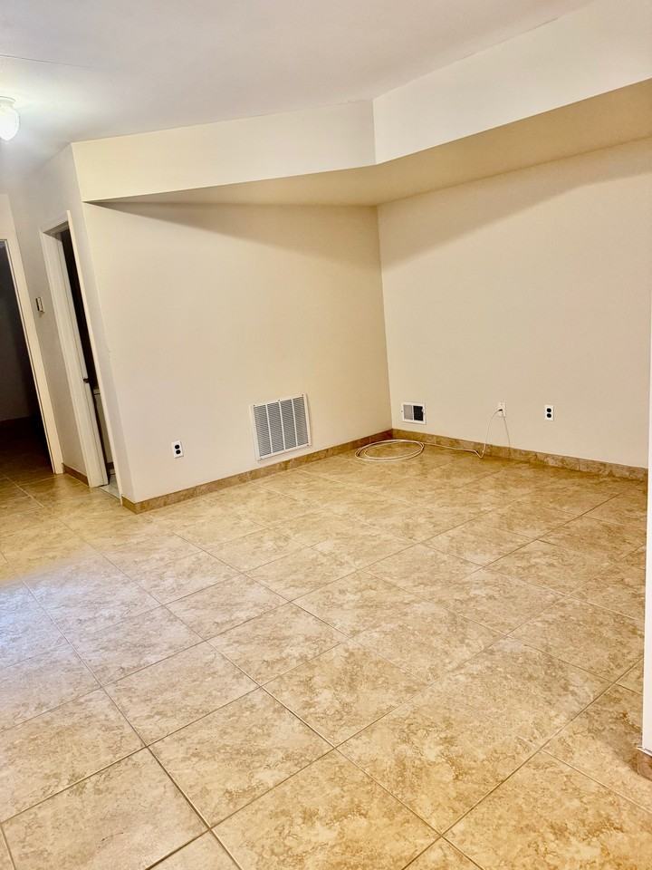 294 Alverson Ave #1 - Photo 4 of 9