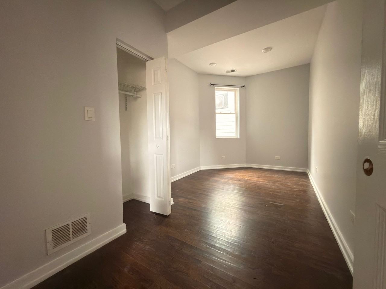 6040 S Rhodes Ave #2 - Photo 4 of 14