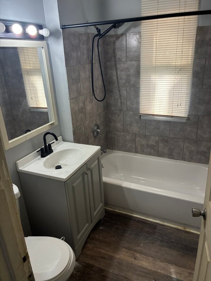 214 S Marshall St #1 - Photo 5 of 10