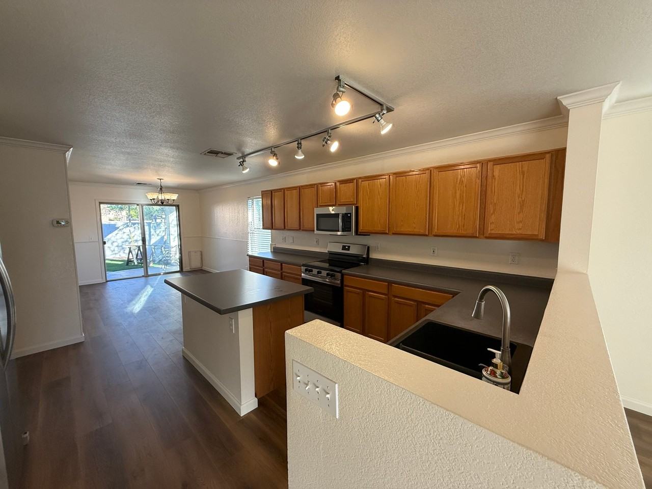 3690 E Constitution Dr - Photo 4 of 16