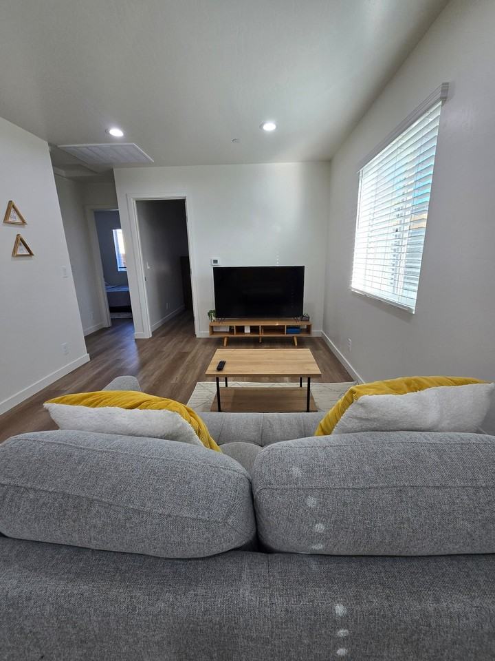 916 W Atkins Ave #C - Photo 4 of 12