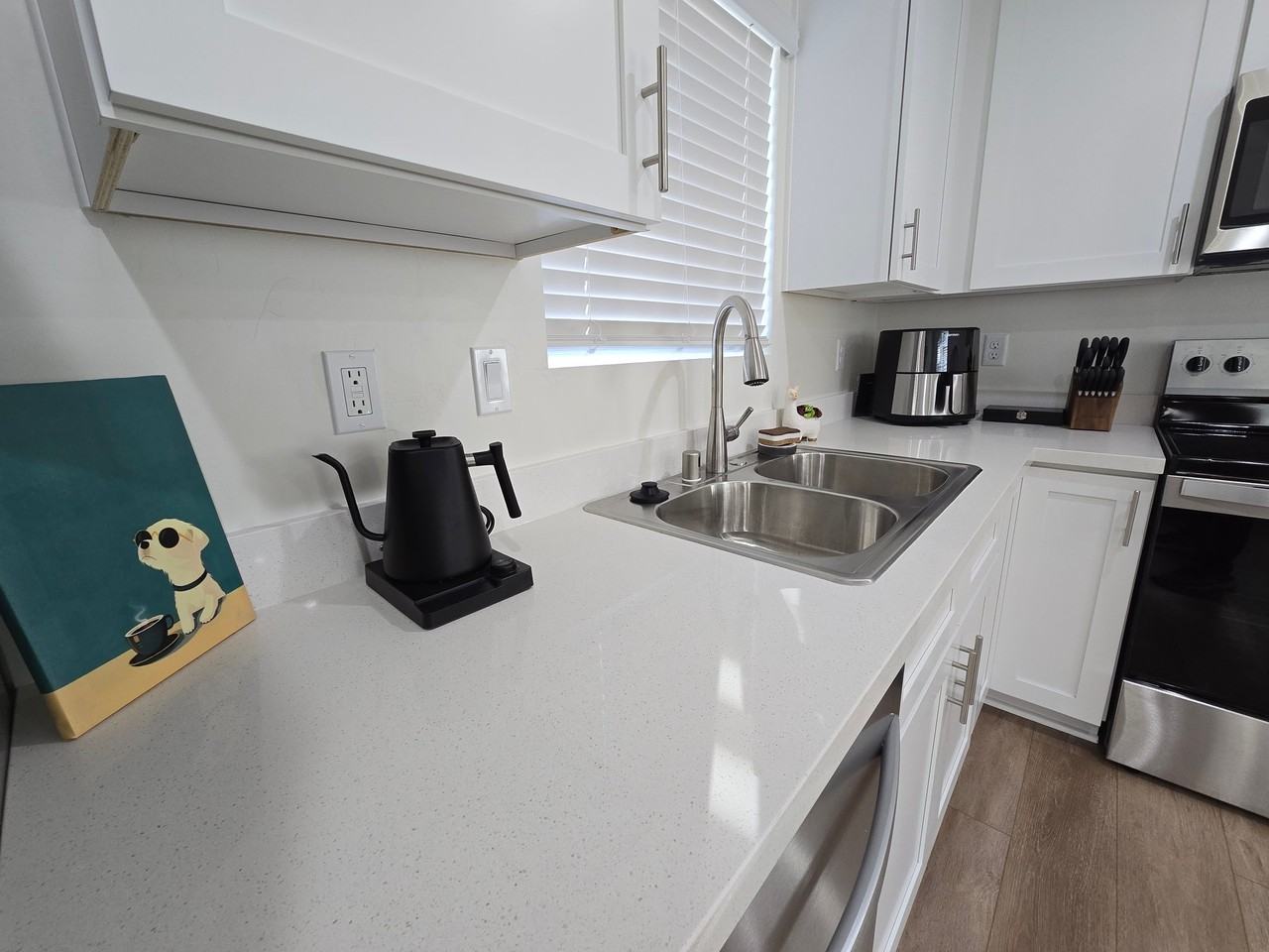 916 W Atkins Ave #C - Photo 5 of 12