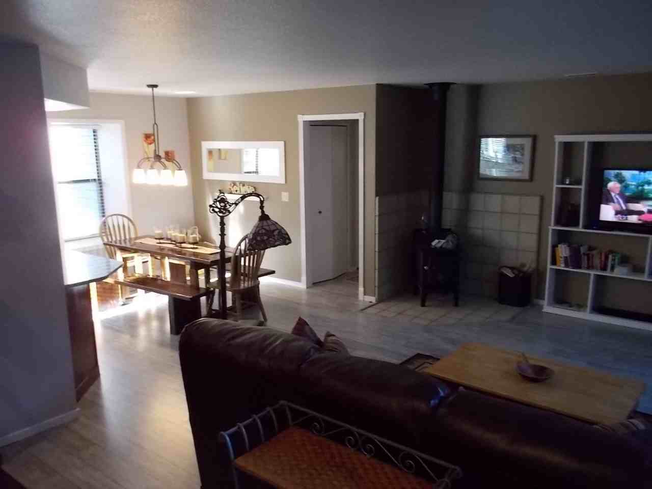 8 Holly Ln - Photo 3 of 13