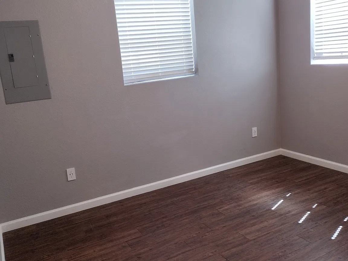 130 Hillgard Dr - Photo 6 of 7