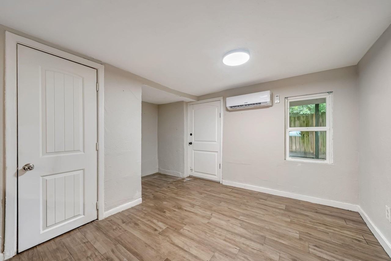 217 Johnson St #1 - Photo 5 of 16