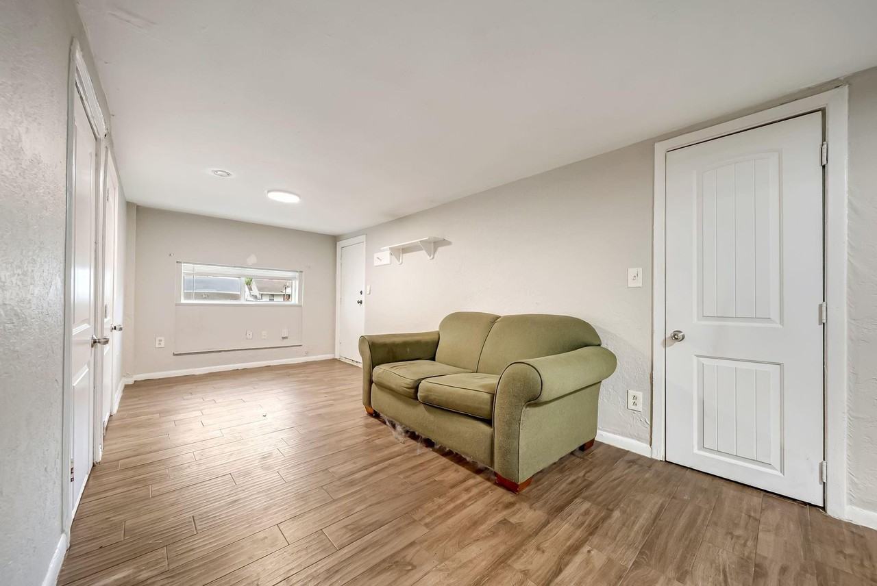 217 Johnson St #1 - Photo 6 of 16