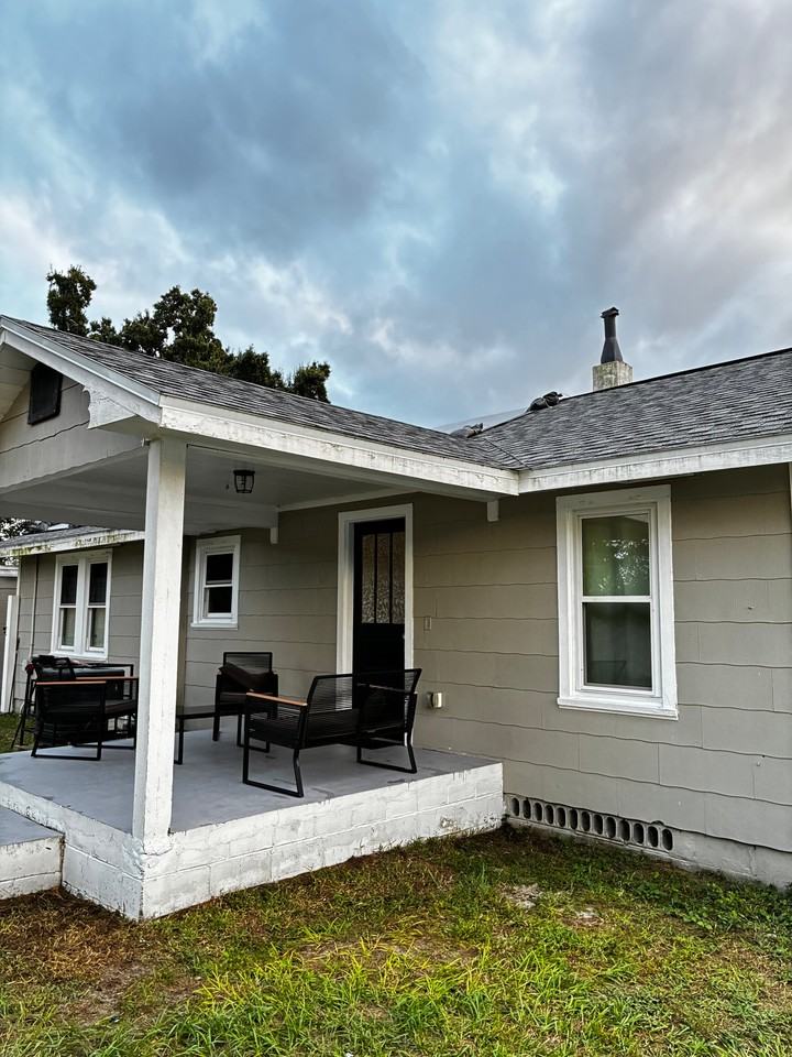 2237 Avenue B Nw #A - Photo 2 of 11