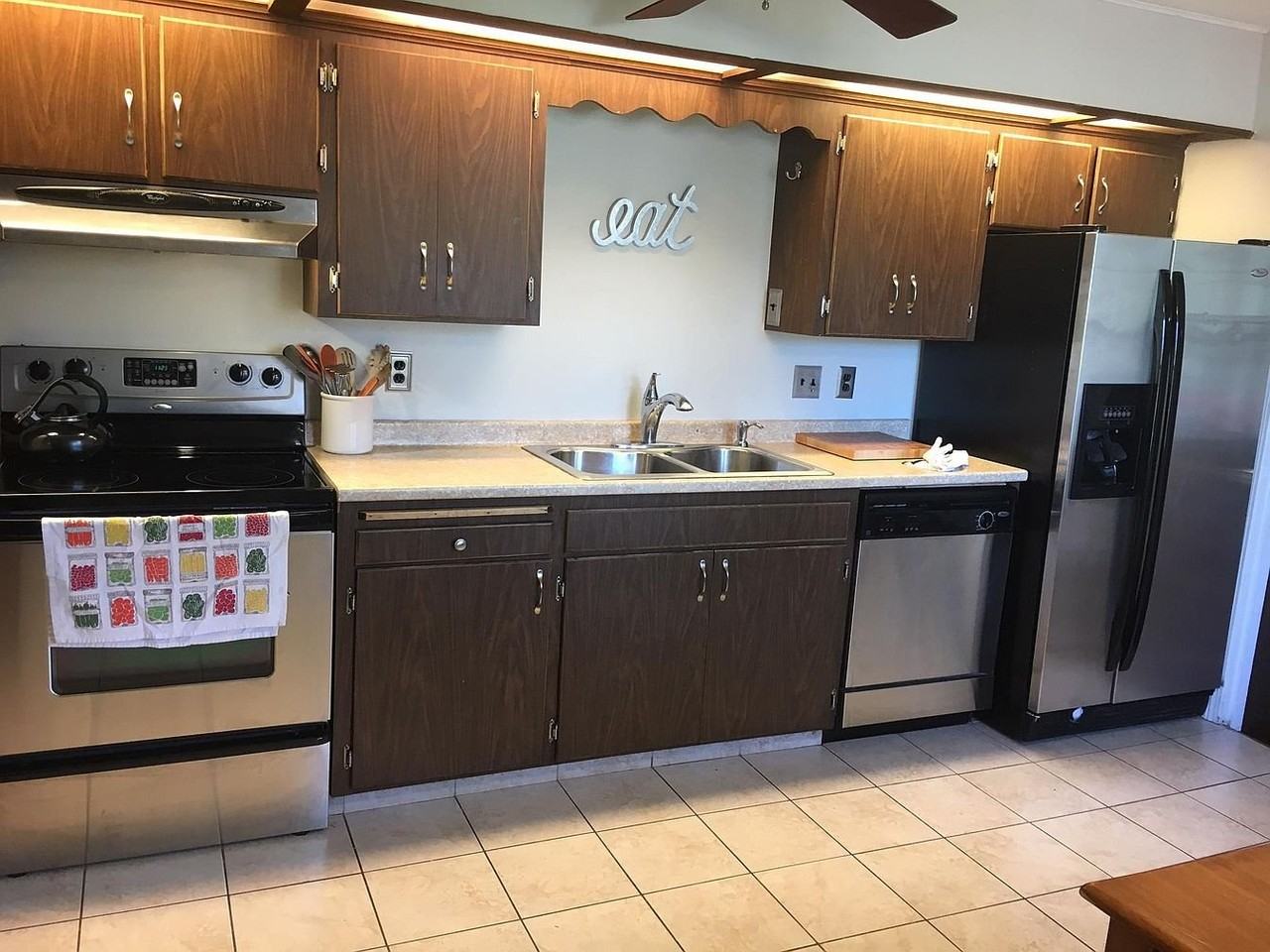 182 Forest St - Photo 3 of 10