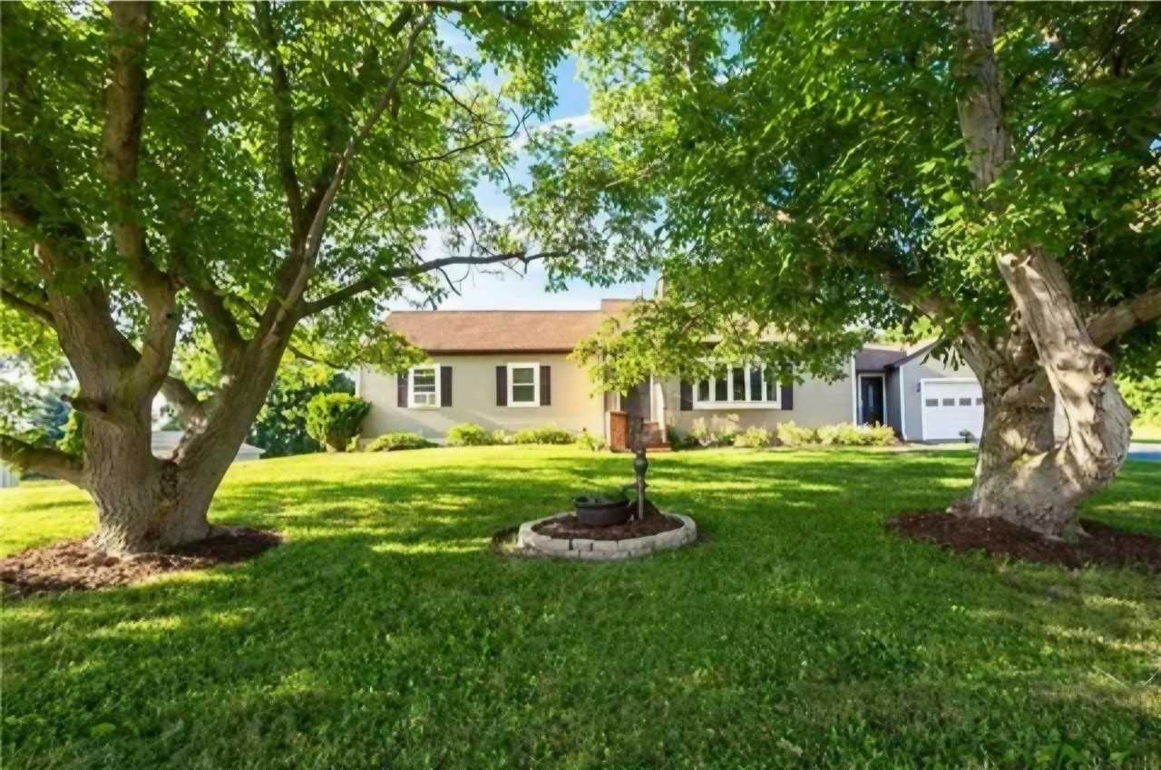 384 Martin Rd - Photo 3 of 15