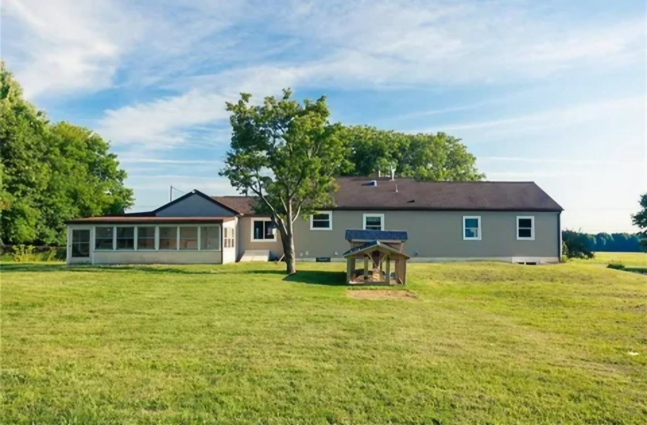 384 Martin Rd - Photo 4 of 15