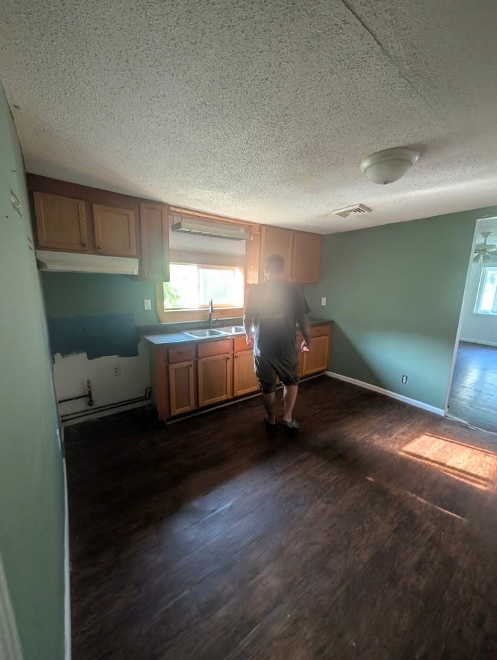 1504 Norman Dr - Photo 2 of 19