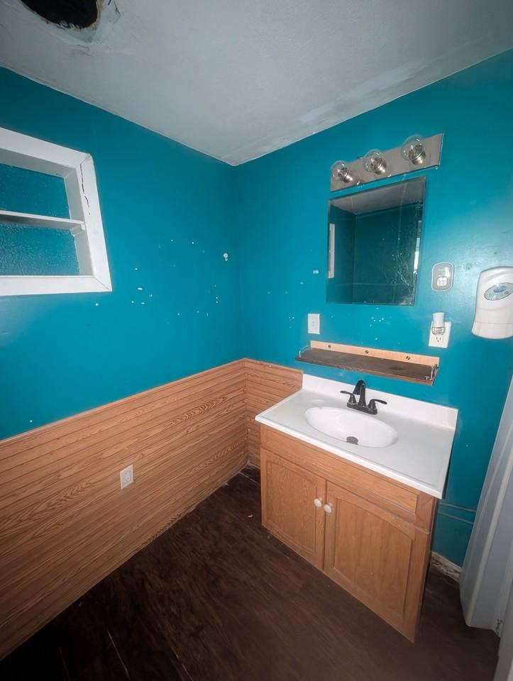 1504 Norman Dr - Photo 3 of 19