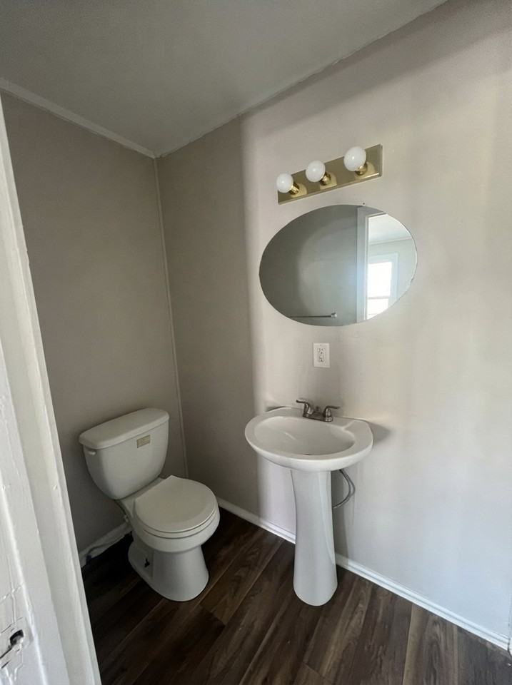 55 Monroe St #15 - Photo 3 of 7