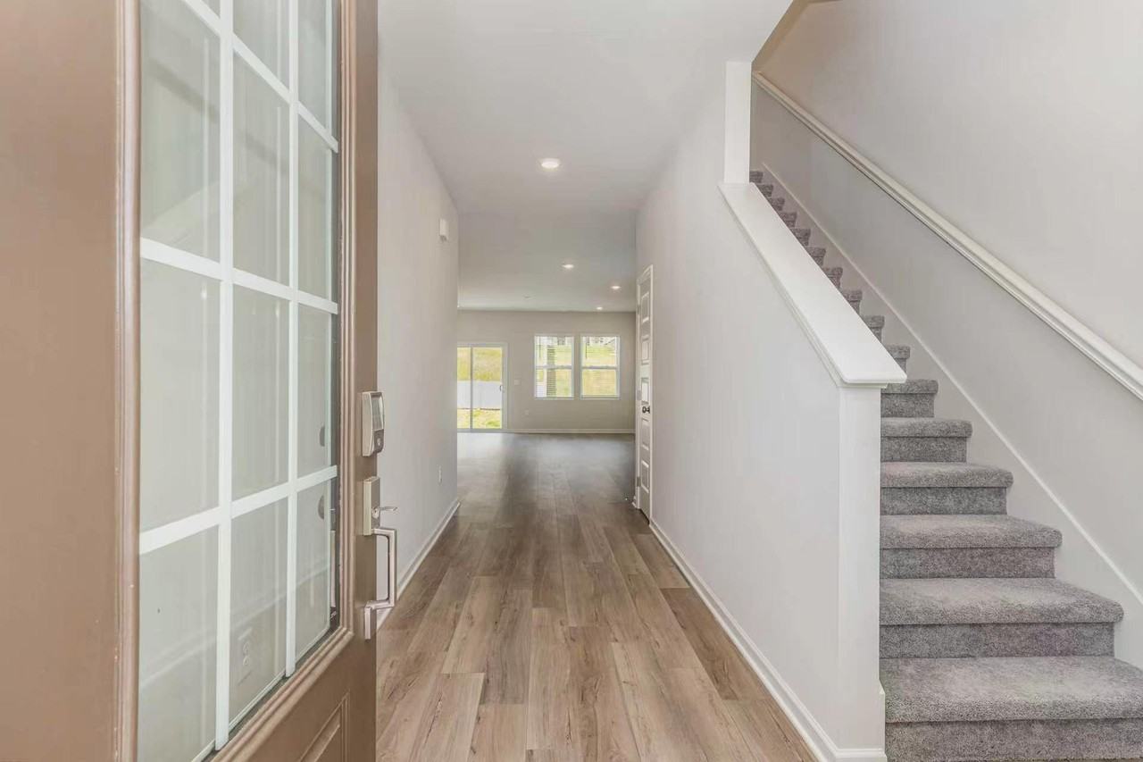 2516 Robert Gwynne Dr - Photo 4 of 17