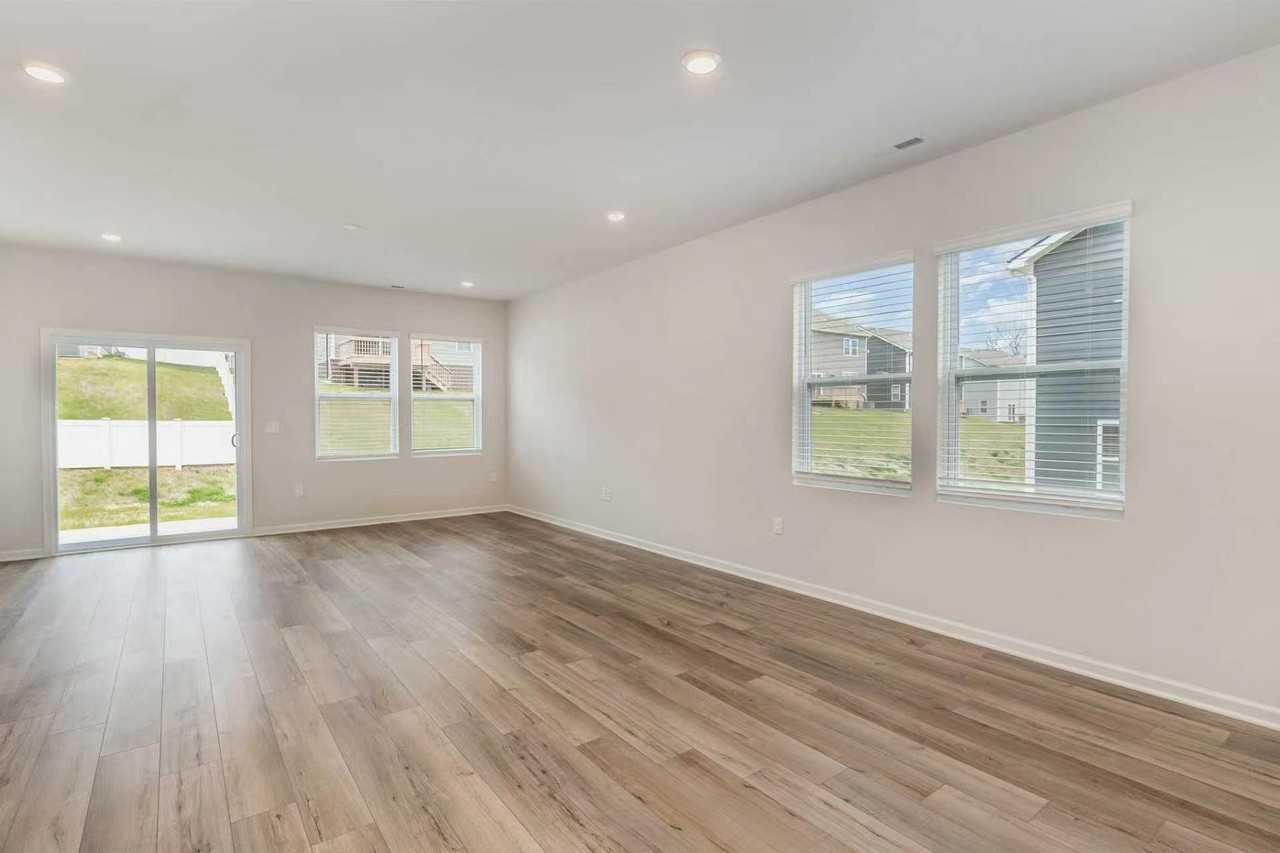 2516 Robert Gwynne Dr - Photo 5 of 17