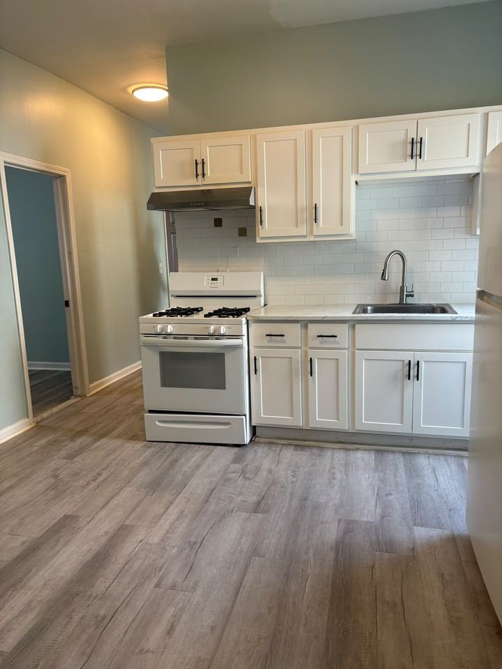 943 State St #1stFL - Photo 2 of 16