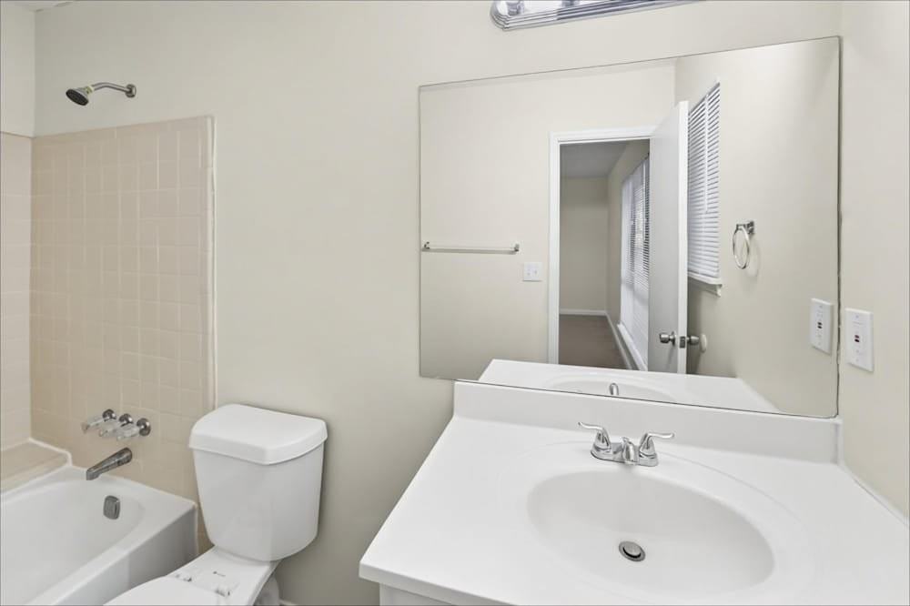 641 Oxford Hall Dr - Photo 7 of 10