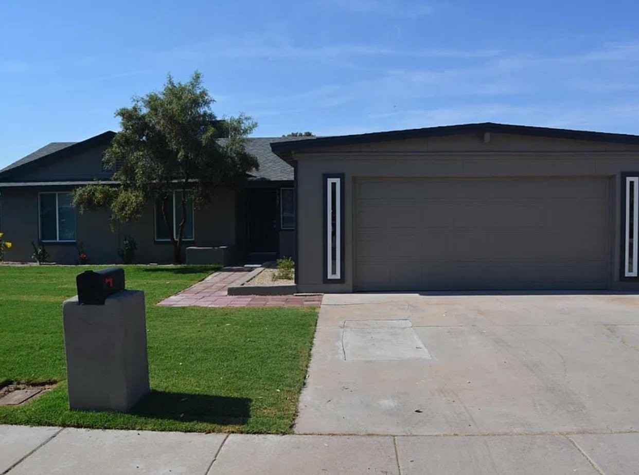 5639 W Mission Ln - Photo 2 of 3