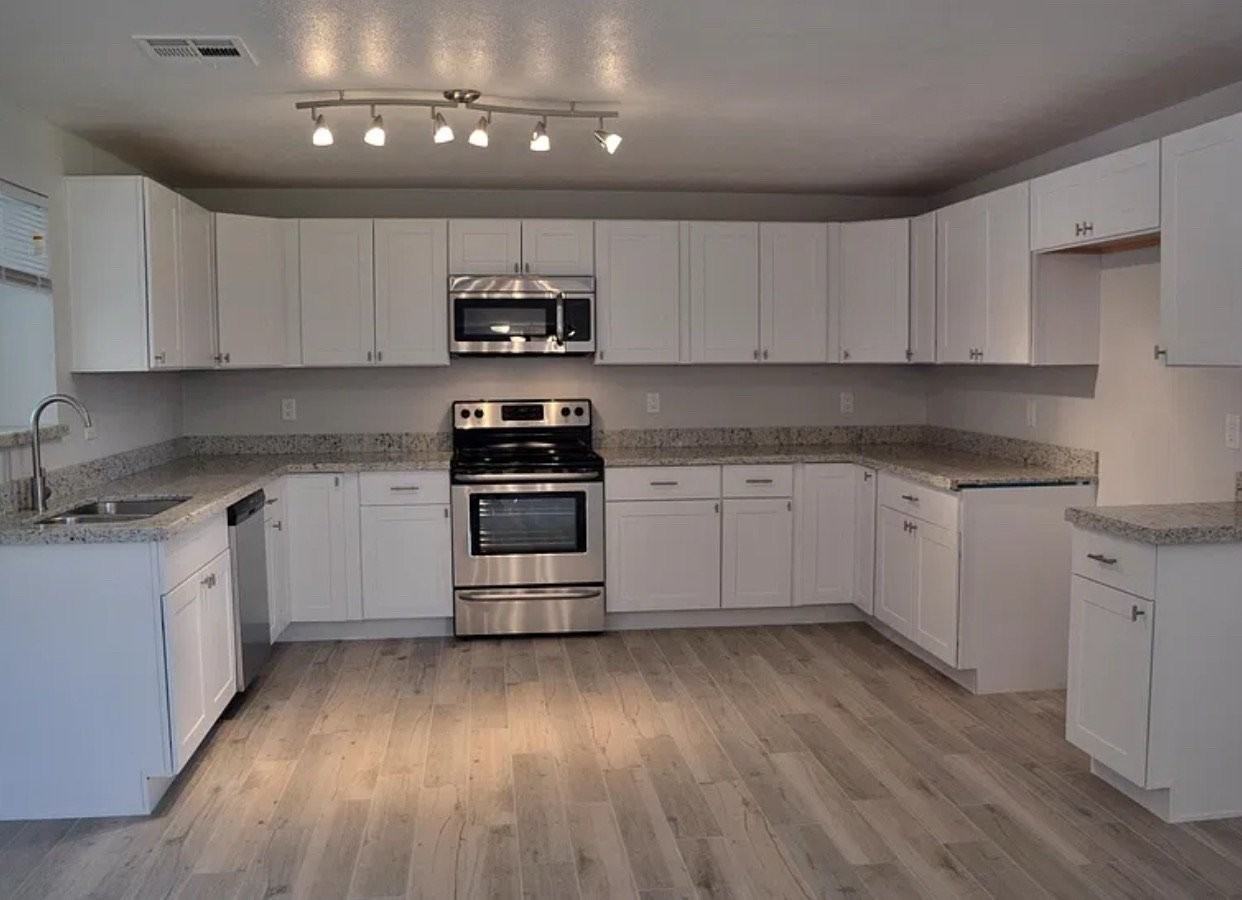 5639 W Mission Ln - Photo 3 of 3