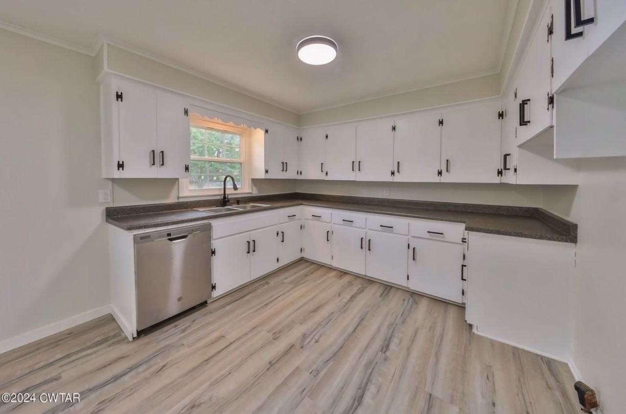 106 N Shelby St - Photo 4 of 12