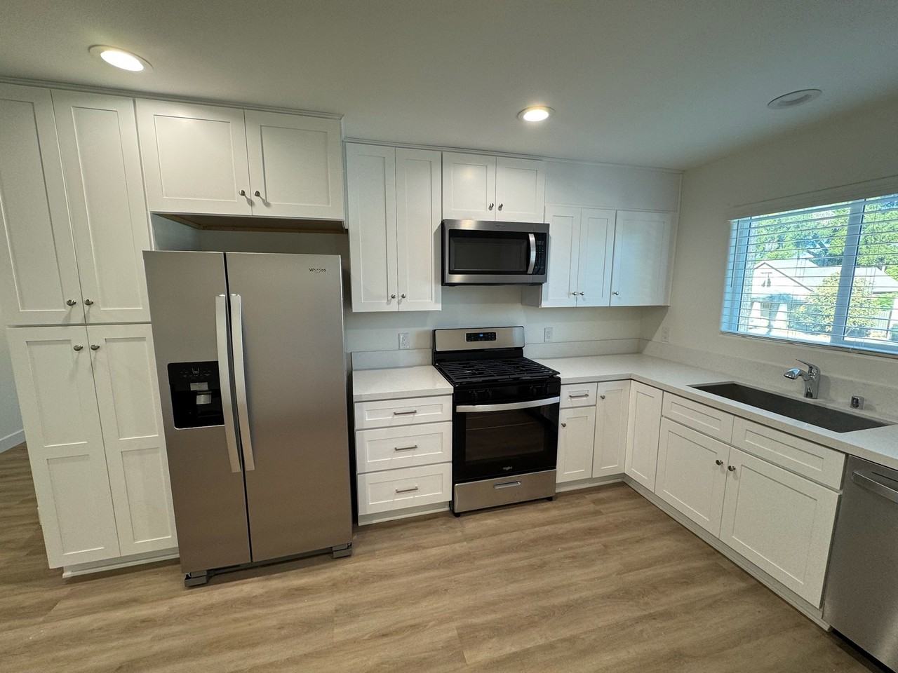 500 La Verne St #500-506 - Photo 2 of 20