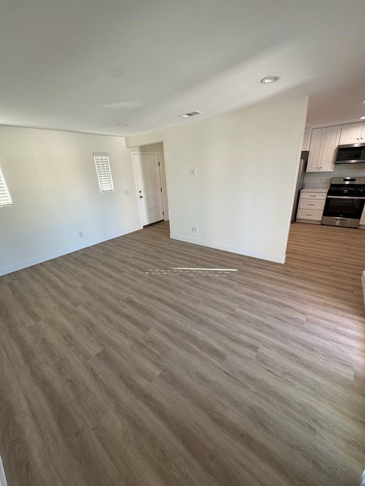 500 La Verne St #500-506 - Photo 4 of 20