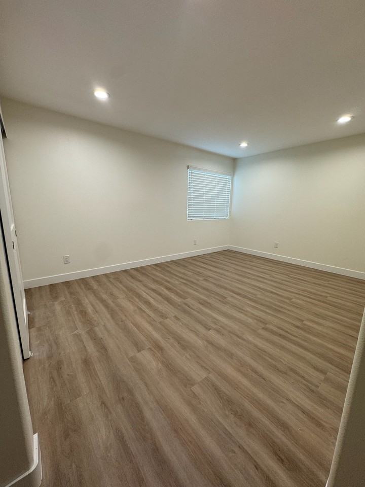 500 La Verne St #500-506 - Photo 5 of 20