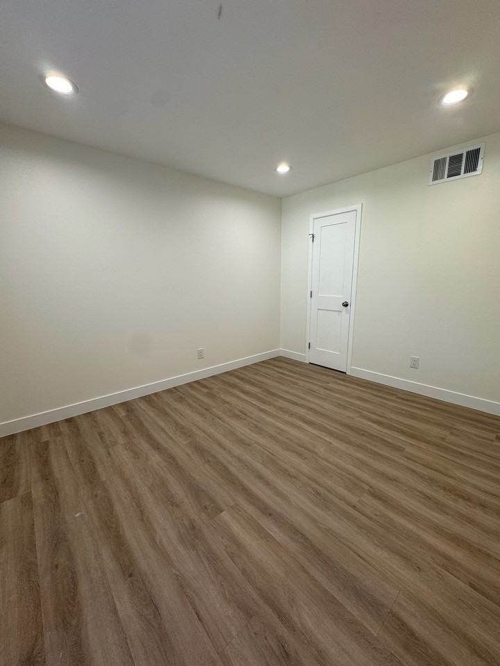 500 La Verne St #500-506 - Photo 6 of 20