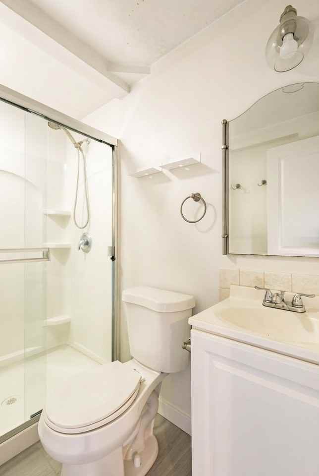 1078 Cosmo Ave #B - Photo 3 of 18
