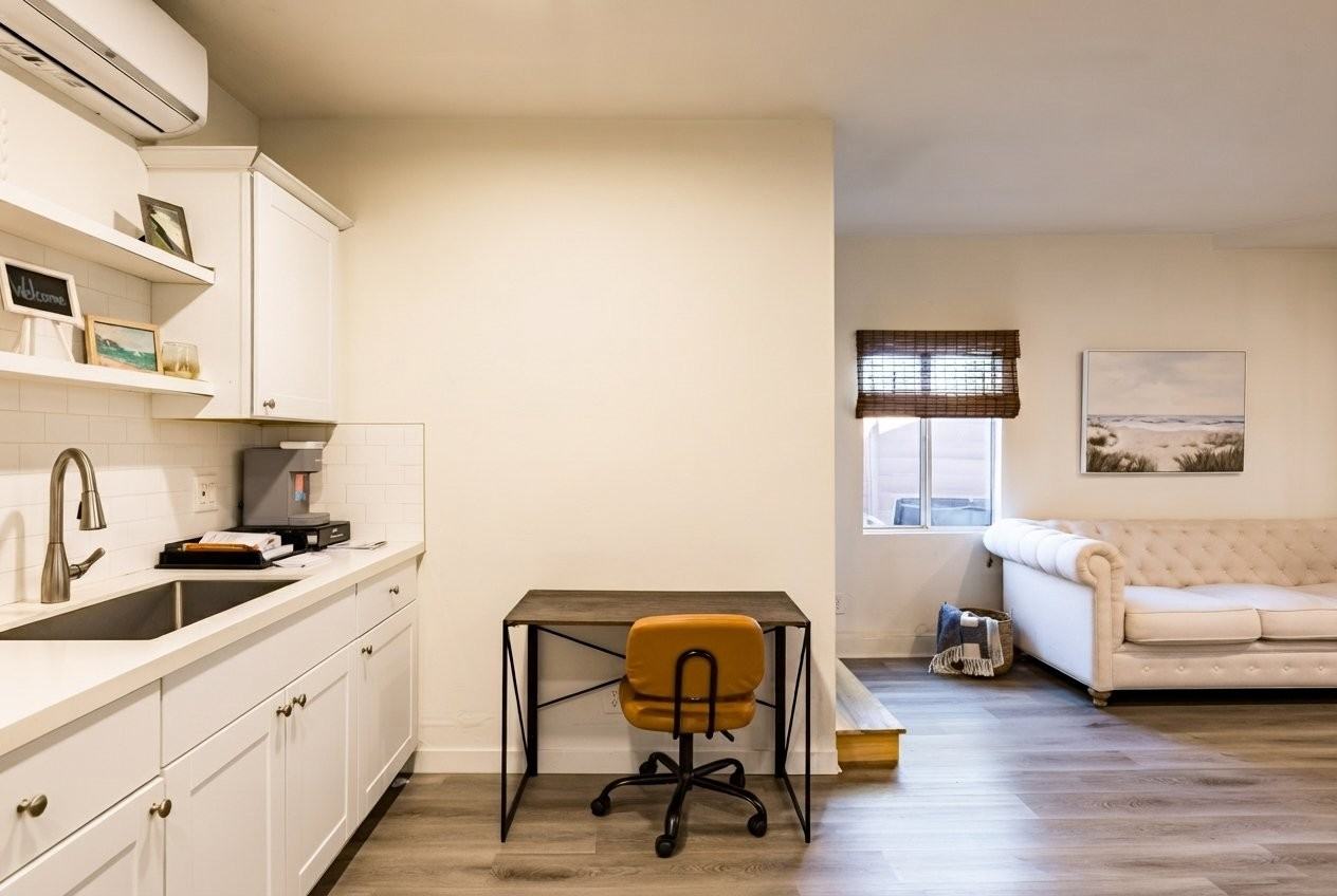1078 Cosmo Ave #B - Photo 5 of 18