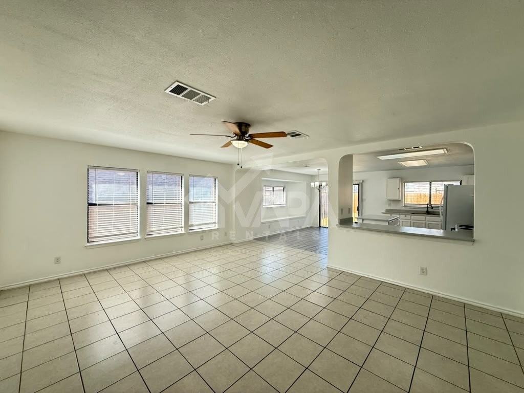 8207 Chestnut Manor Dr - Photo 4 of 19