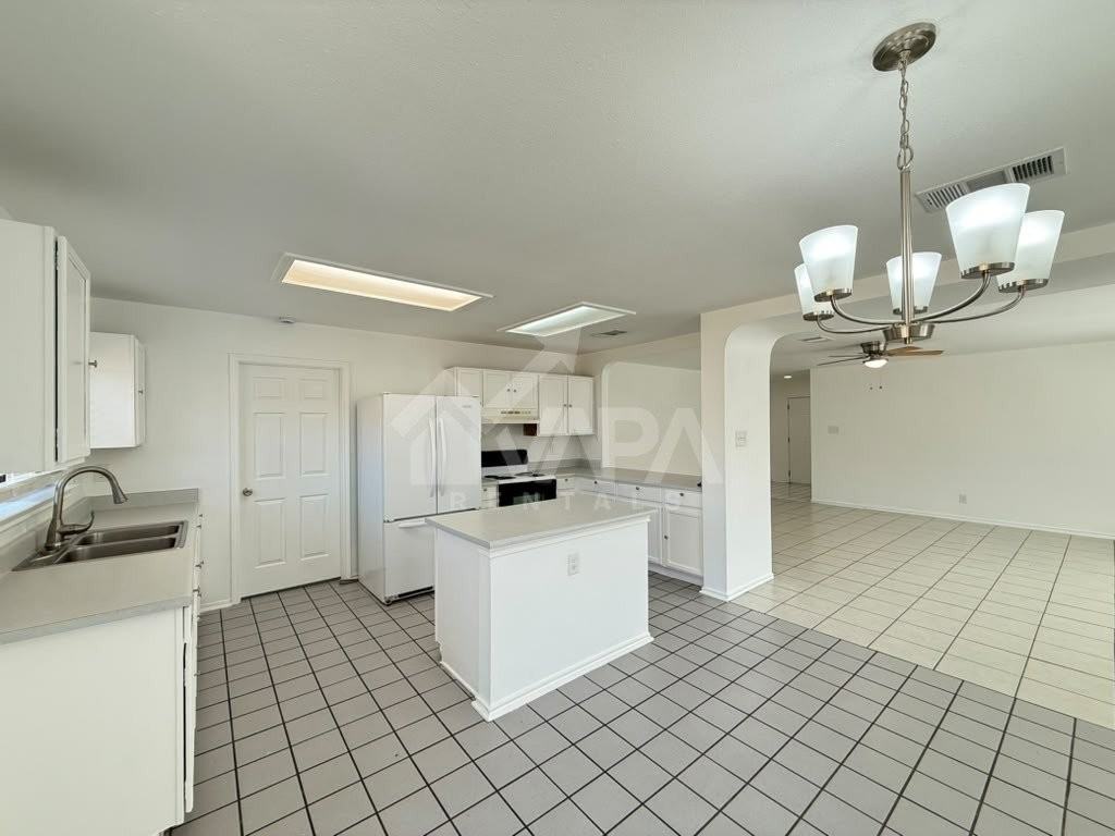 8207 Chestnut Manor Dr - Photo 5 of 19