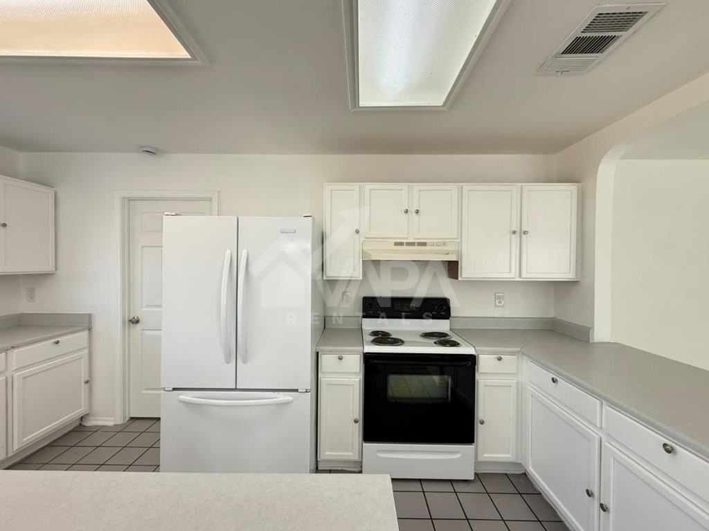 8207 Chestnut Manor Dr - Photo 6 of 19