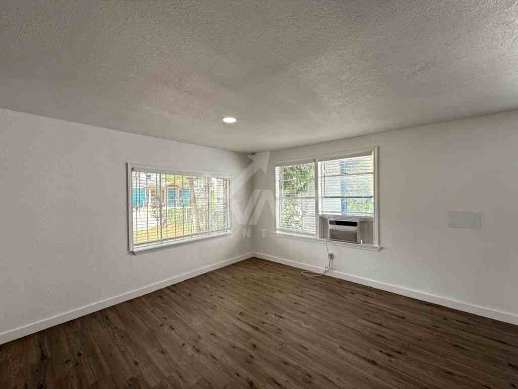 206 Southlawn Ave - Photo 5 of 15