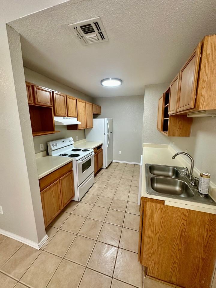 4323 Covenant Ct - Photo 3 of 11