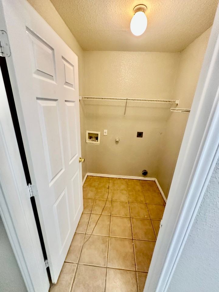 4323 Covenant Ct - Photo 4 of 11