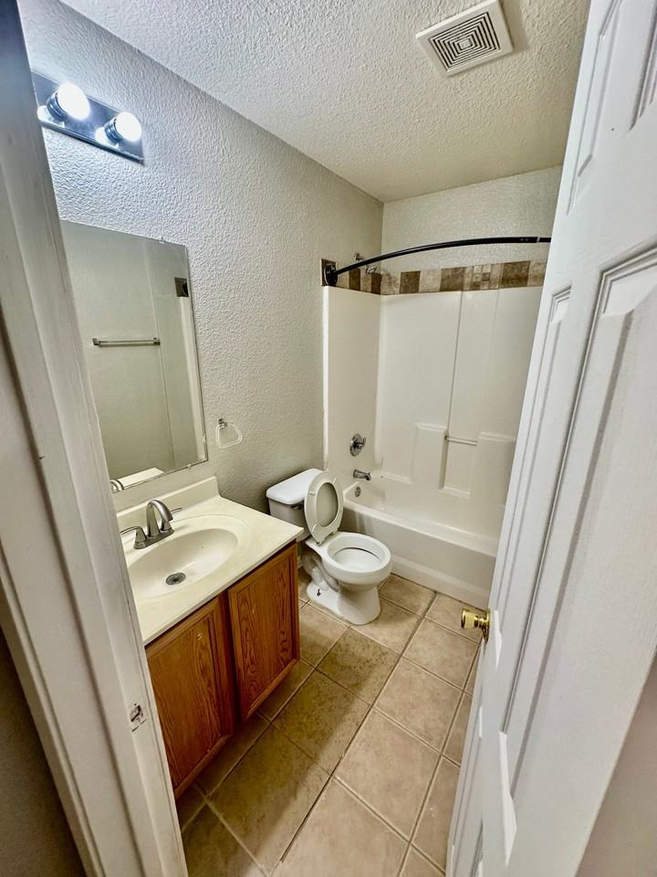 4323 Covenant Ct - Photo 5 of 11