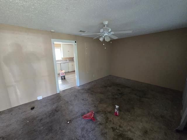 201 N Gray St - Photo 4 of 18