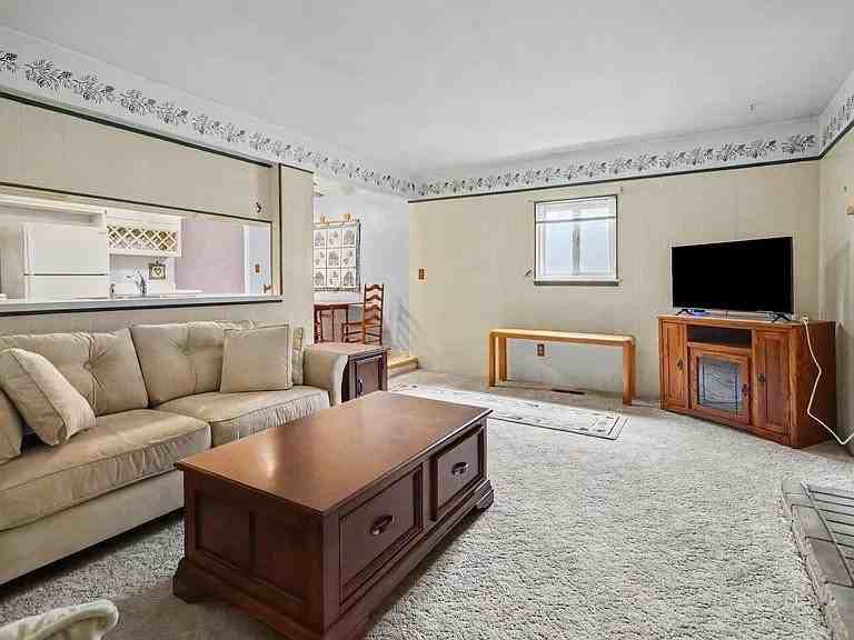 7917 Kaiser St - Photo 6 of 19