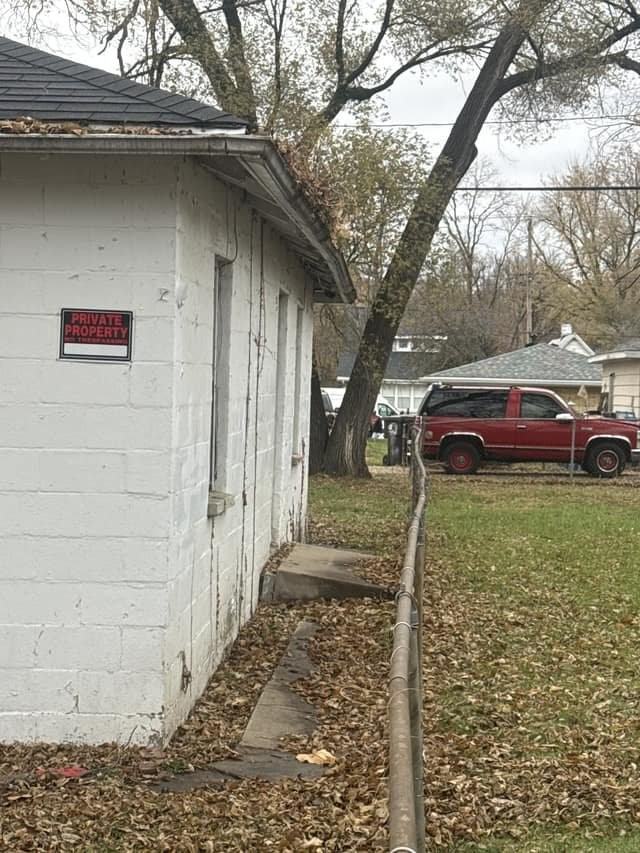 2313 W Wiswall St - Photo 2 of 16