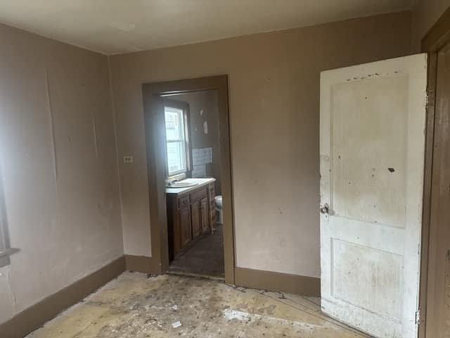 2313 W Wiswall St - Photo 6 of 16