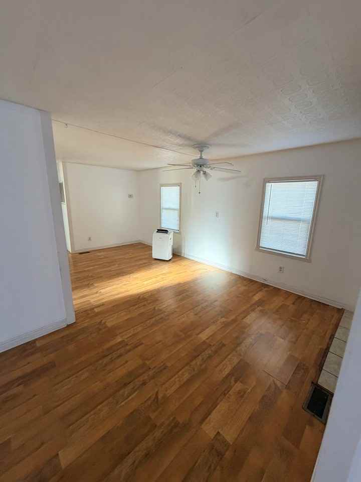 380 E Telegraph St - Photo 6 of 18