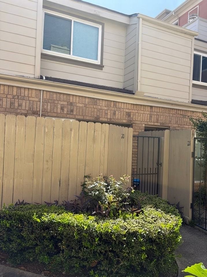 1829 Augusta Dr #20 - Photo 2 of 20