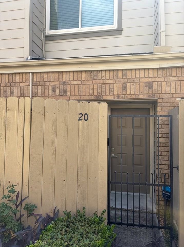 1829 Augusta Dr #20 - Photo 3 of 20