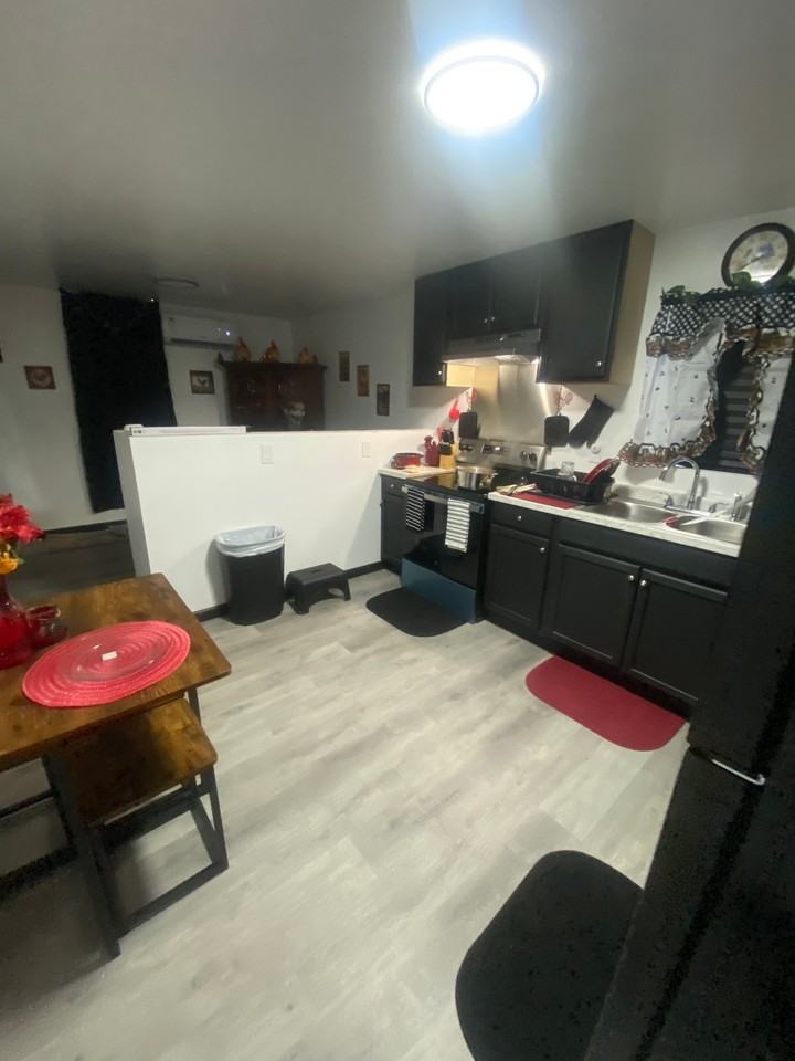 1455 Saint Andrews St #C - Photo 3 of 9