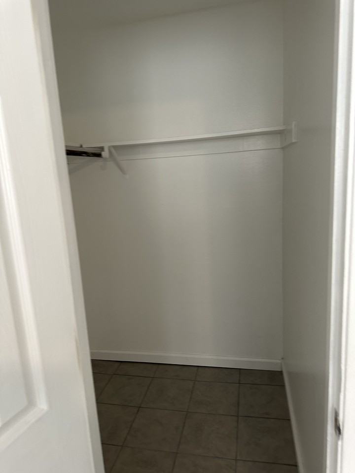 182 East Market Street - Photo 5 of 35