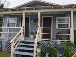featured image of 737 1/2 W Robinson St