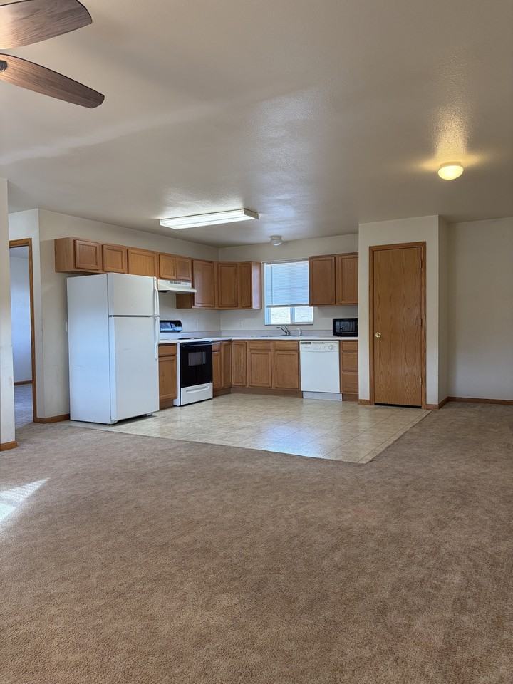 1435 Thaxton Court - Photo 2 of 9